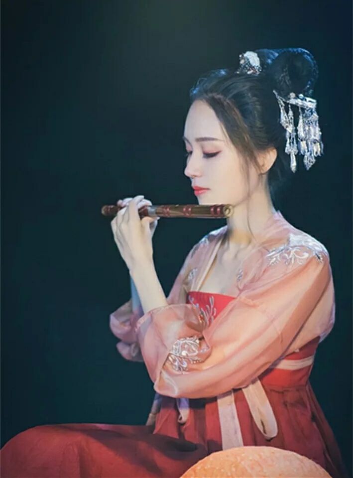 四款清淡平易交领汉服，潇洒飘逸汉服图片