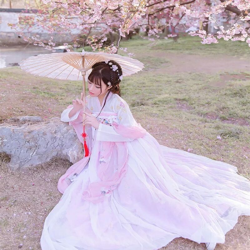 四款清淡平易交领汉服，潇洒飘逸汉服图片