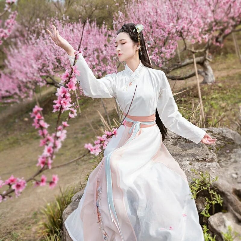 仙女缥缈汉服，且看韶华倾负