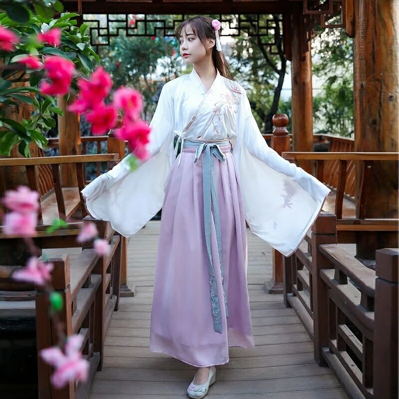 交领襦裙汉服，粉红清新淡雅汉服图片