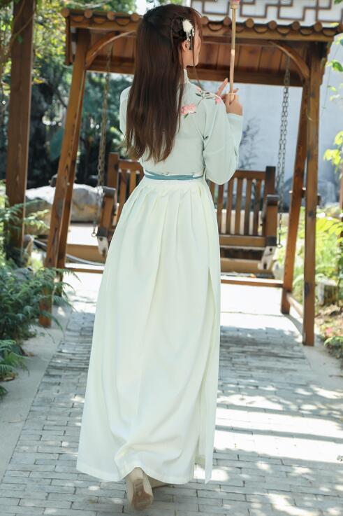 原创汉服清新仙女古装，荷花刺绣齐胸襦裙