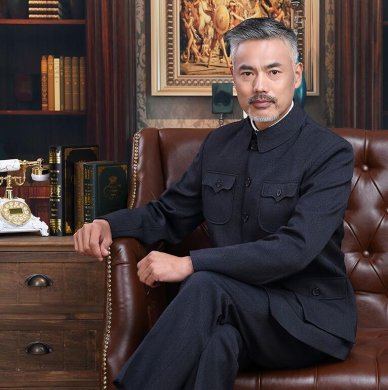 简约大方的翻领男装外套中山装