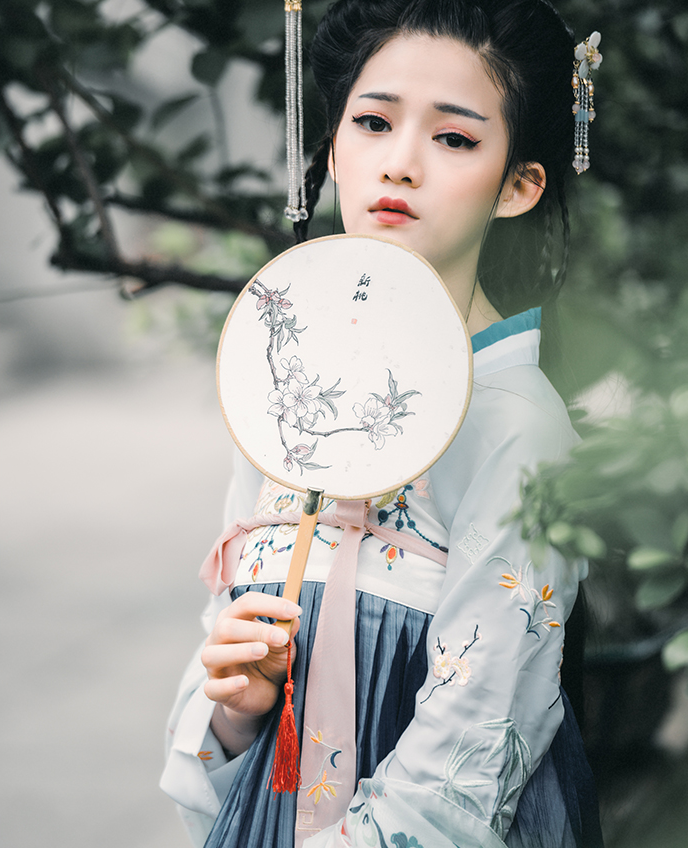 素雅绣花汉服，仙气十足齐胸襦裙