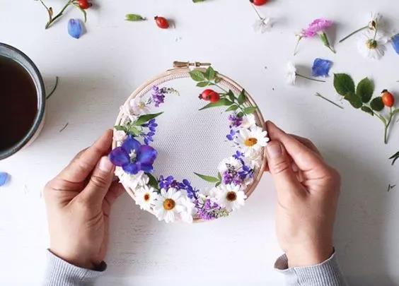 手工刺绣艺术：Olga Prinku 鲜花刺绣