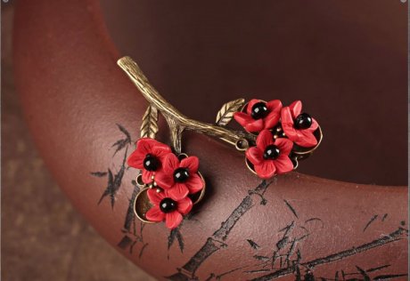中国风红色梅花花朵饰品