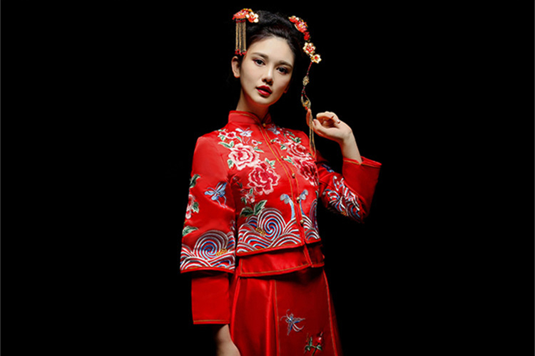 中式新娘礼服嫁衣，龙凤褂富贵牡丹