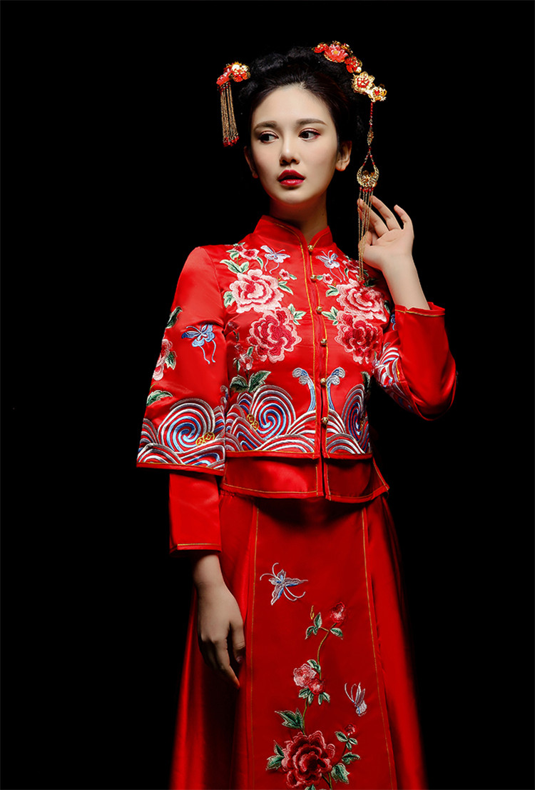 中式新娘礼服嫁衣，龙凤褂富贵牡丹