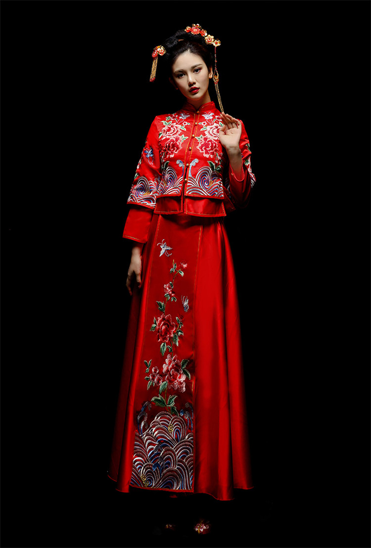 中式新娘礼服嫁衣，龙凤褂富贵牡丹