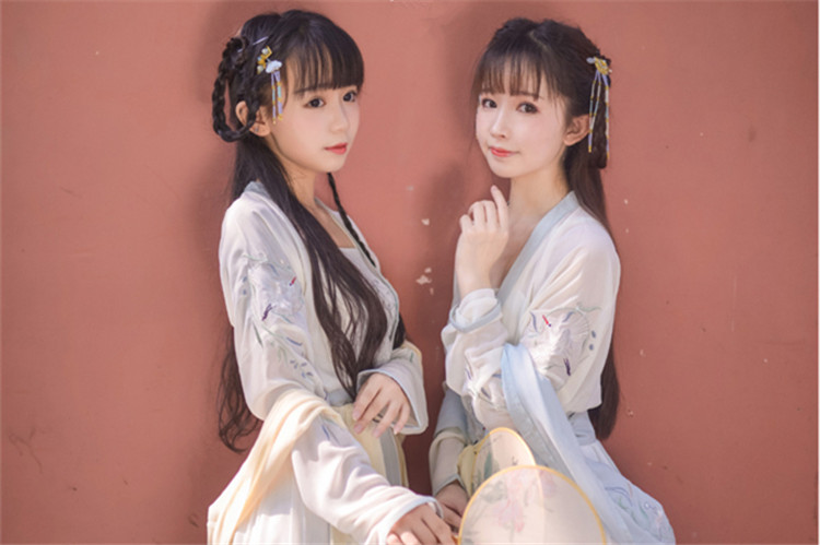 闺蜜日常汉服对襟襦裙—弱柳风