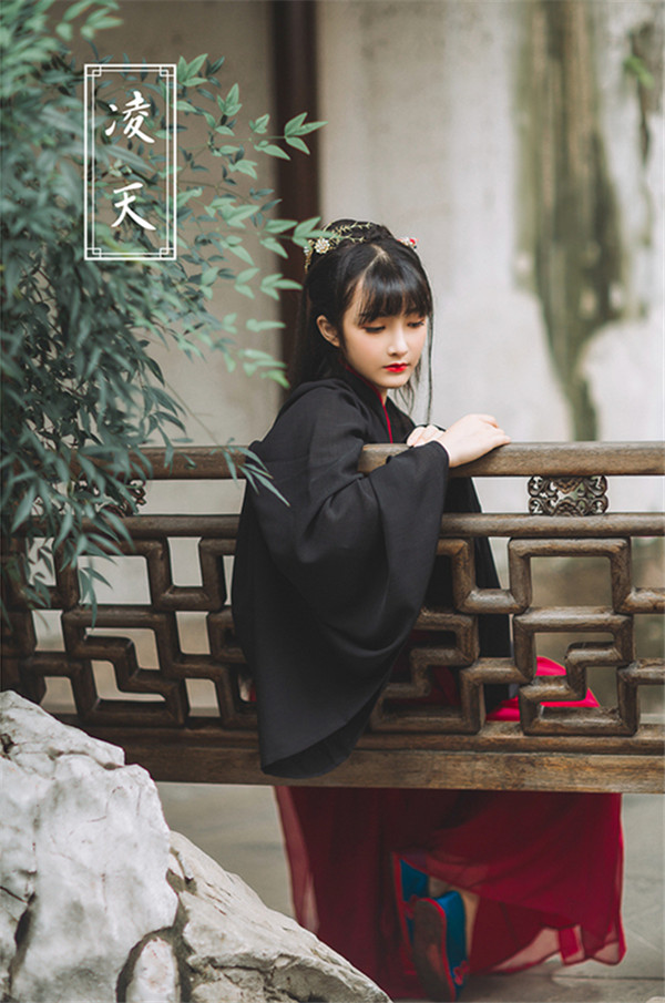 交领齐腰上黑下红拼色汉服【凌天】