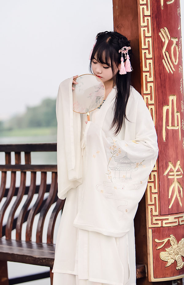 汉服改良元素刺绣对襟齐胸襦裙