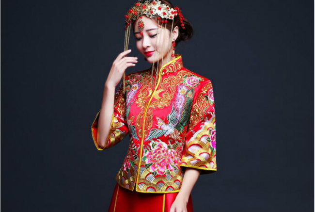 中国风刺绣秀禾服中式礼服