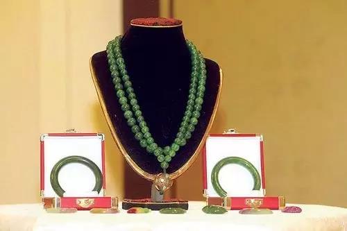 浅析手串发展史：朝珠108颗为什么要用彩珠相间
