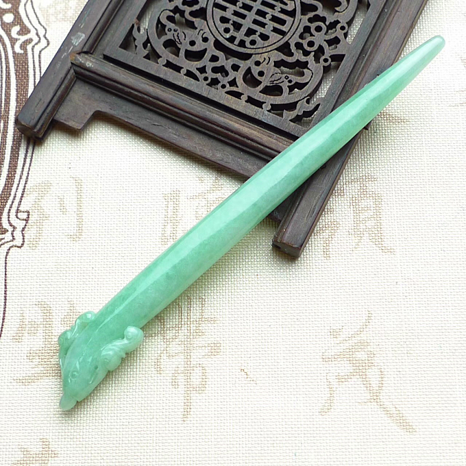 天然浅绿精雕翡翠发簪