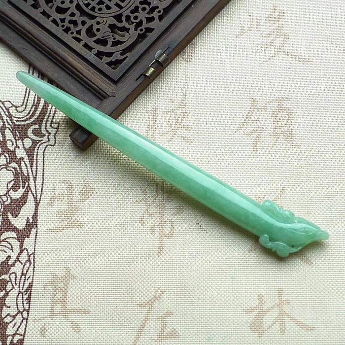 天然浅绿精雕翡翠发簪