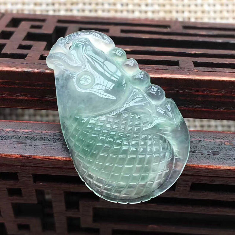 天然翡翠立体年年有余挂件玉坠