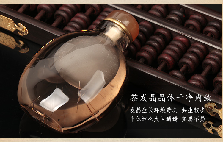 象征财富的天然通透水晶鼻烟壶