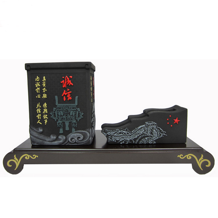 花开富贵的明清古典风格活性炭炭雕笔筒