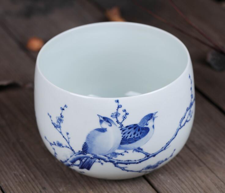 水盂，虽盛水数滴却积水成渊