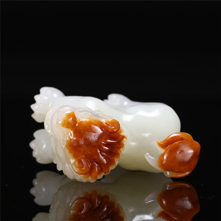 天然籽料真皮狮子手玩件，百兽之王白玉摆件