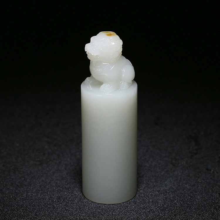 狮子和田玉手把件印章，天然玉石小巧摆件