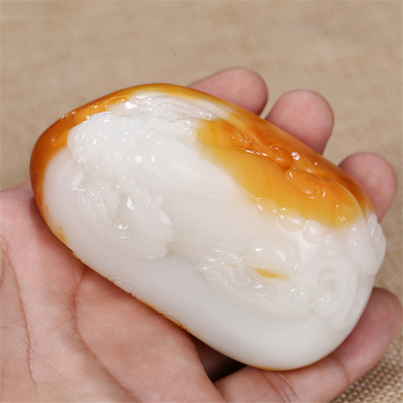 瑞兽纳吉新疆和田玉手把件，精致白玉籽料雕刻