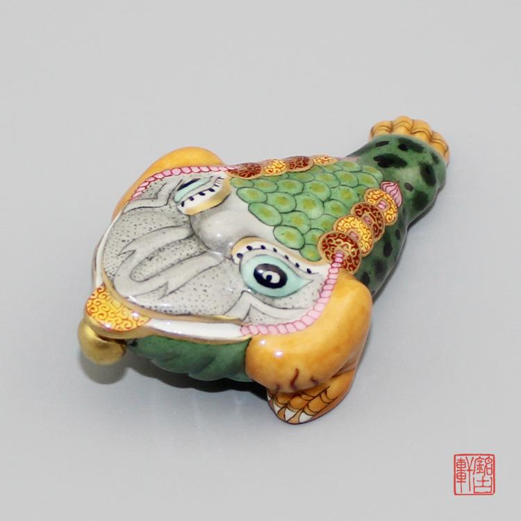 手工描金招财金蟾陶瓷鼻烟壶