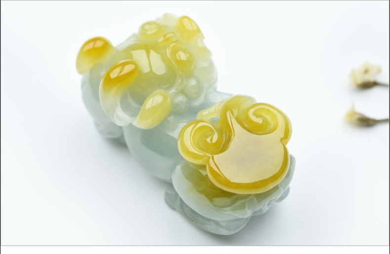 鸿运当头黄翡绿底貔貅吊坠