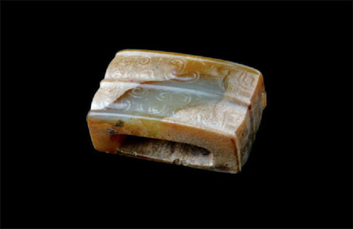 汉代精美玉剑饰