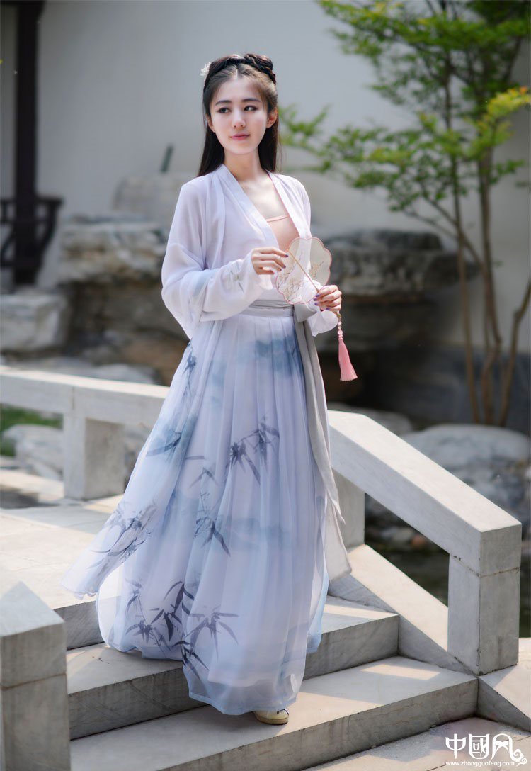 古典素雅的古装汉服摄影照片