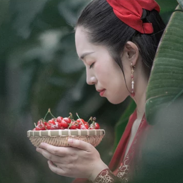 樱桃红衣古风头像，娇艳美人!