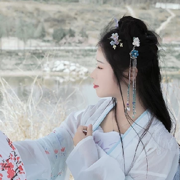 明媚江湖女生头像，唯美古风真人头像