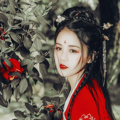 艳丽红衣女生头像，唯美古风真人头像