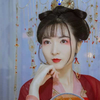 红纱裙带团扇女生头像，唯美古风真人头像