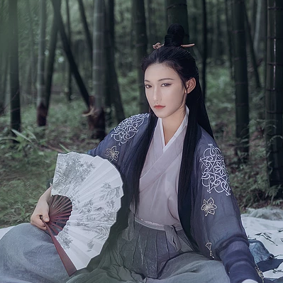 禅意喝酒女生头像，唯美古风真人头像