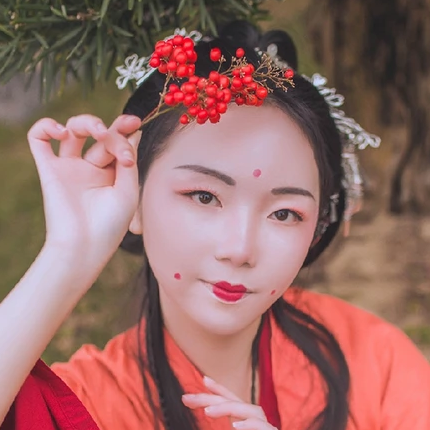 红豆相思红衣女生头像，唯美古风真人头像