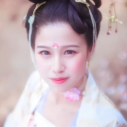 繁花浪漫带团扇女生头像，唯美古风真人头像