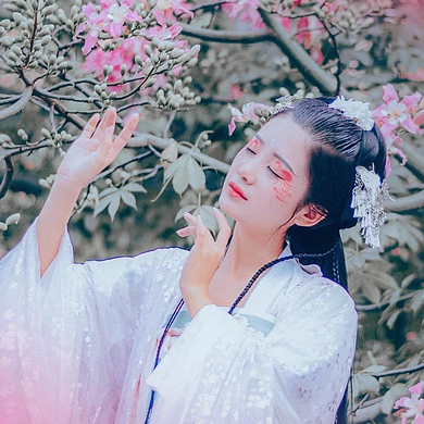 粉色浪漫女生头像，唯美古风真人头像