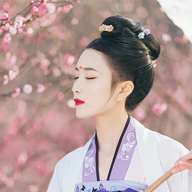 桃林探春带伞女生头像，唯美古风真人头像