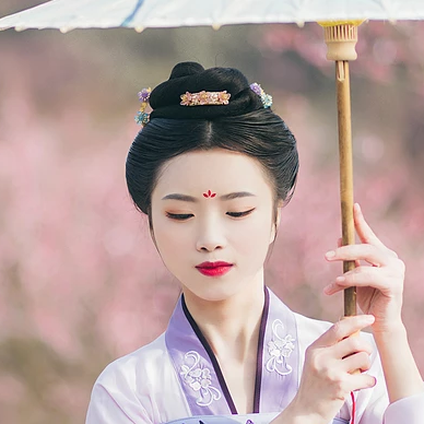 桃林探春带伞女生头像，唯美古风真人头像