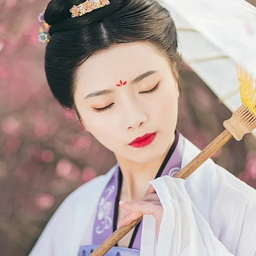 桃林探春带伞女生头像，唯美古风真人头像