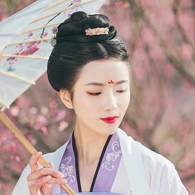桃林探春带伞女生头像，唯美古风真人头像