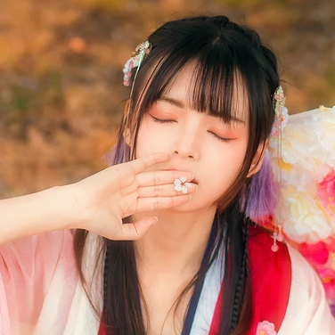 如花似梦带伞女生头像，唯美古风真人头像