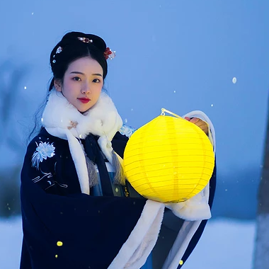 月夜下提灯女生头像，唯美古风真人头像