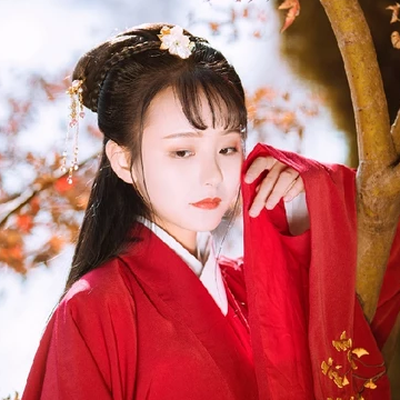枫叶红衣女生头像，唯美古风真人头像