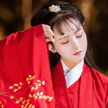 枫叶红衣女生头像，唯美古风真人头像