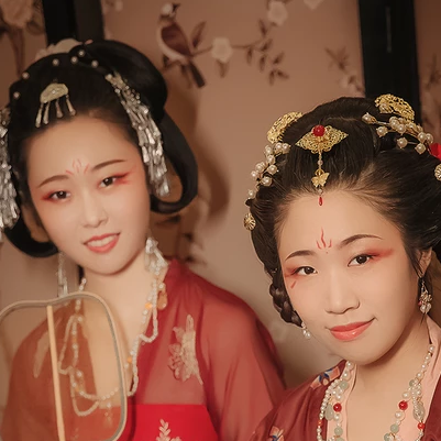 亲密带团扇闺蜜头像，唯美古风真人头像