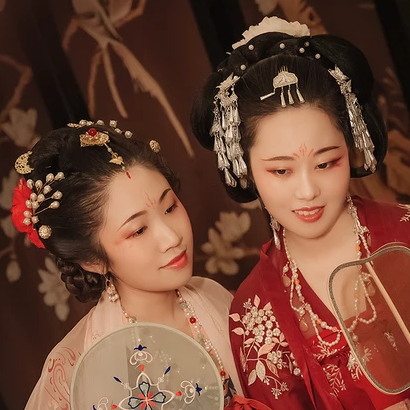 亲密带团扇闺蜜头像，唯美古风真人头像
