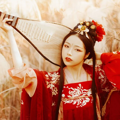 红衣弹琵琶思念女生头像，唯美古风真人头像