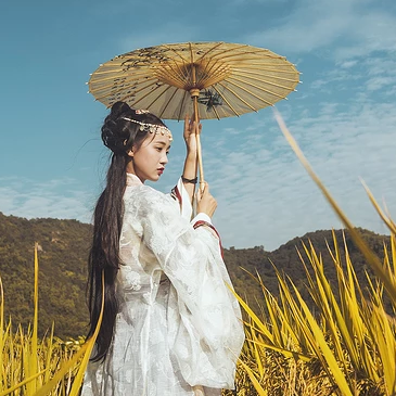 稻田飘香带伞女生头像，唯美古风真人头像
